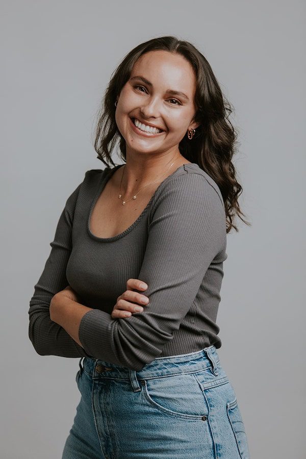 Meet-Alissa-Fernandez-Bell-profile-min Alissa Fernandez Bell smiling at the camera